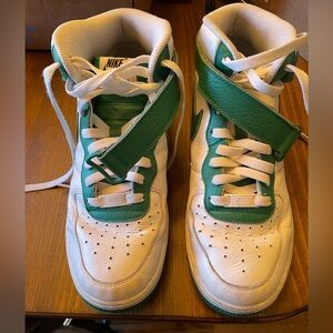Nike Air men’s size 8 sneakers white with green